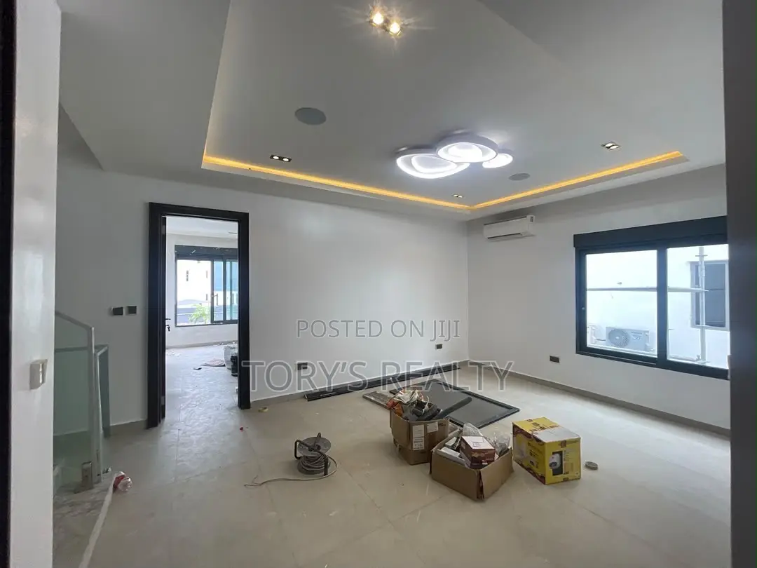 4bdrm Duplex in Banana Island for rent