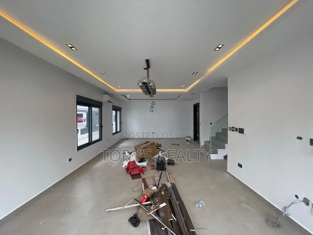 4bdrm Duplex in Banana Island for rent