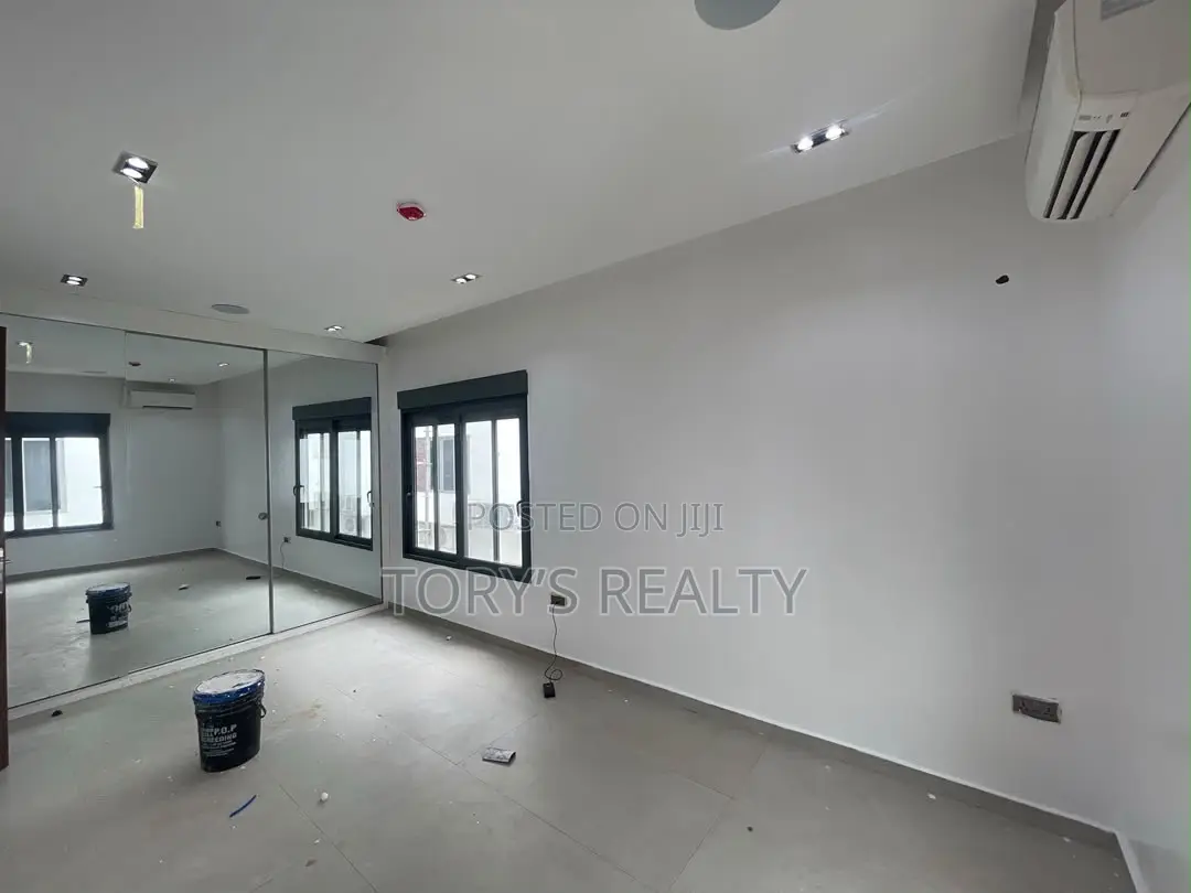 4bdrm Duplex in Banana Island for rent