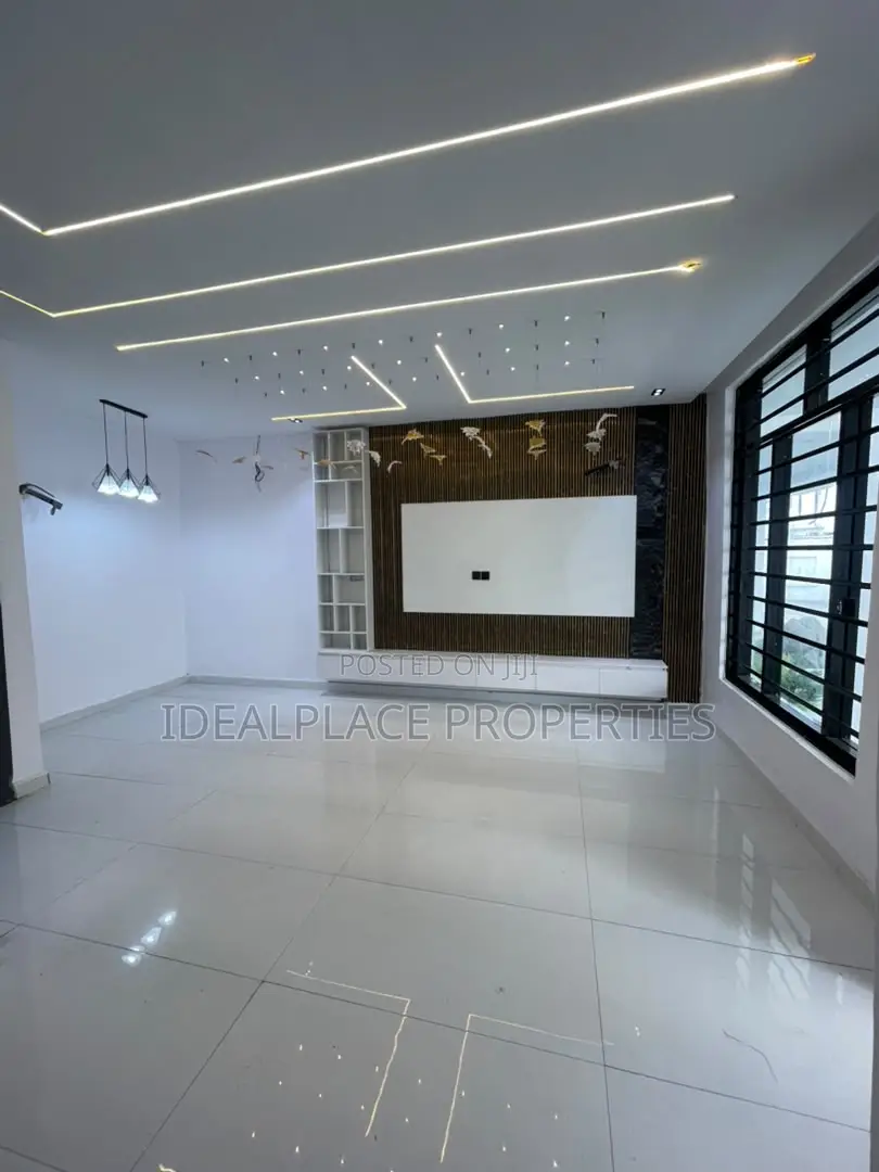 3bdrm Duplex in Ikota for sale