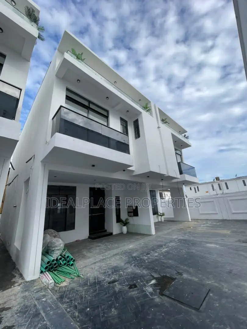 3bdrm Duplex in Ikota for sale