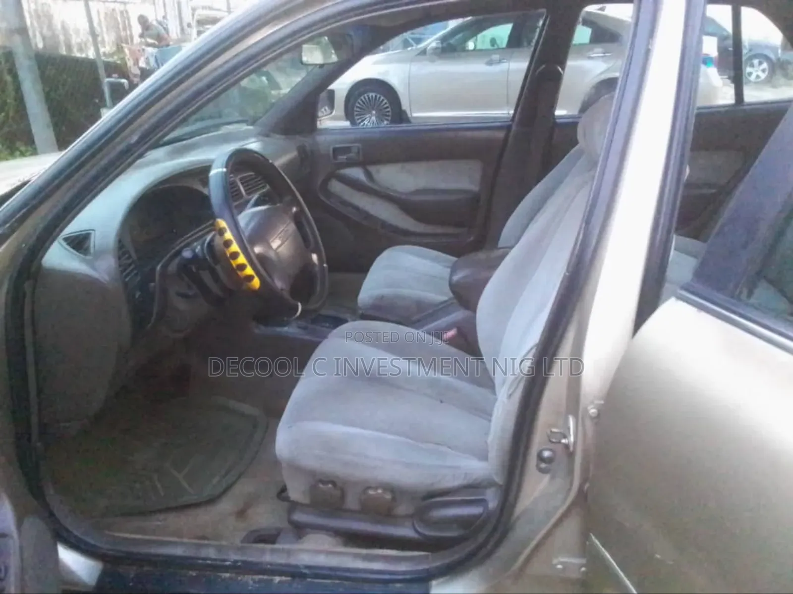 Toyota Camry LE 4dr Sedan (2.2L 4cyl 4A) 2000 Gold