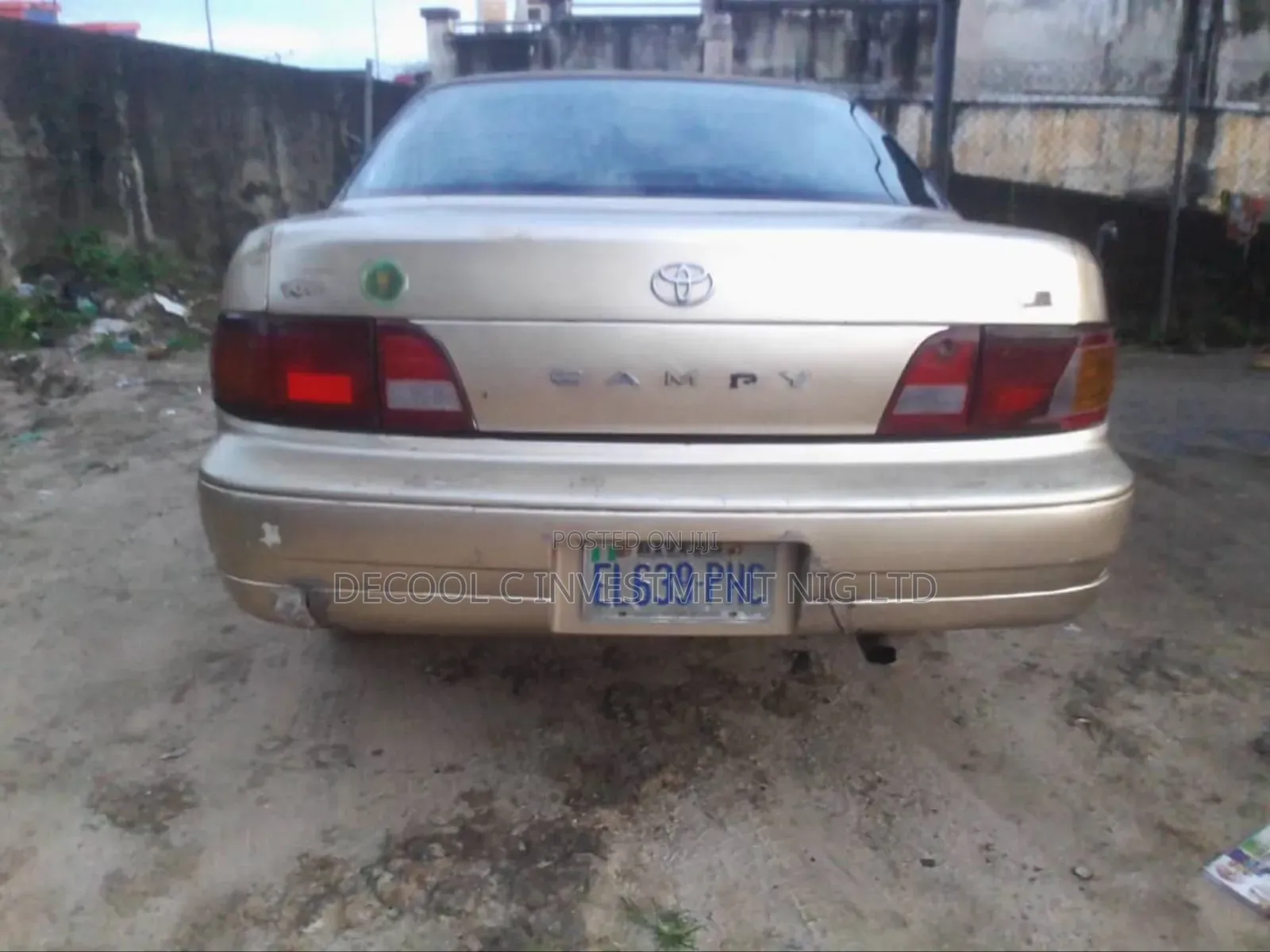 Toyota Camry LE 4dr Sedan (2.2L 4cyl 4A) 2000 Gold