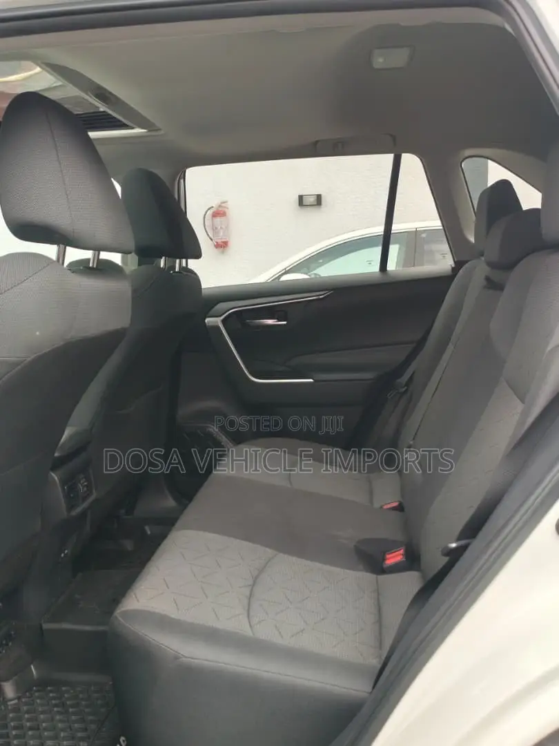Toyota RAV4 XLE AWD 2023 White