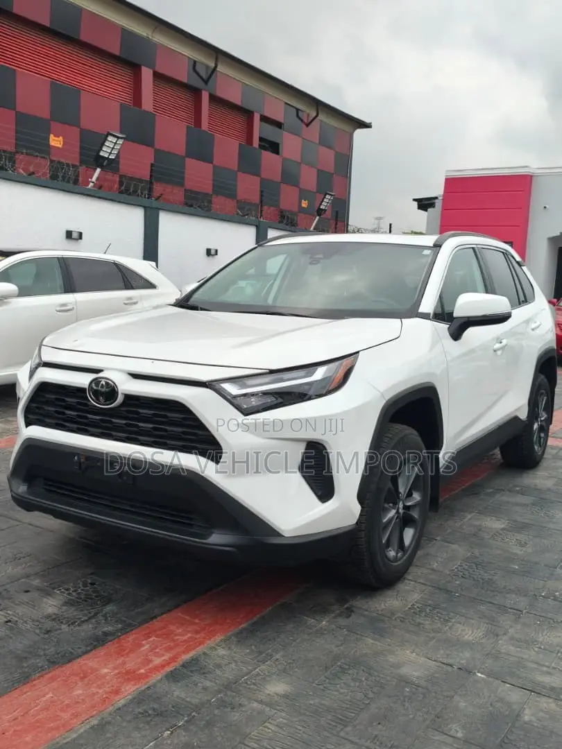 Toyota RAV4 XLE AWD 2023 White