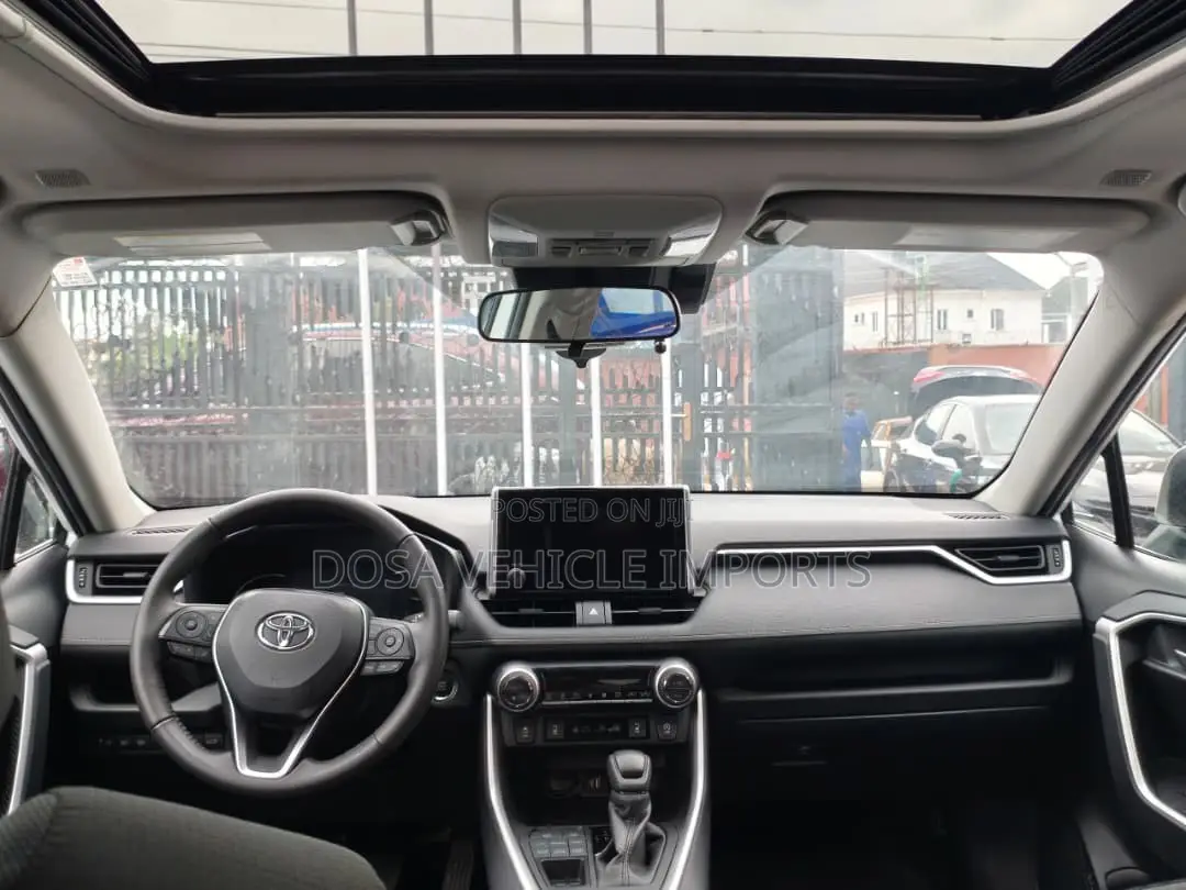 Toyota RAV4 XLE AWD 2023 White