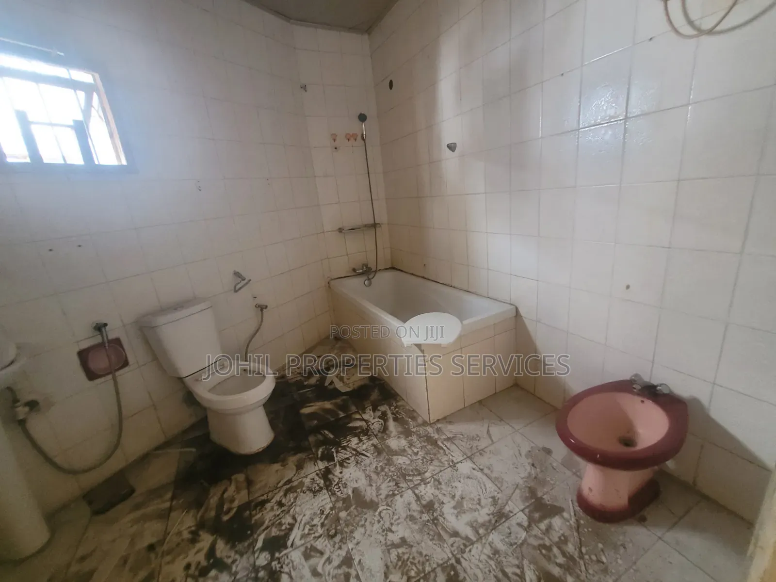 3bdrm Block of Flats in Zone 5 / Wuse for rent