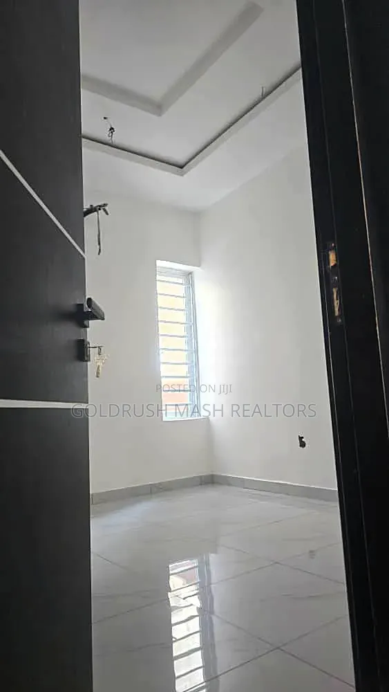 4bdrm Townhouse/Terrace in Adeniyi Jones for sale