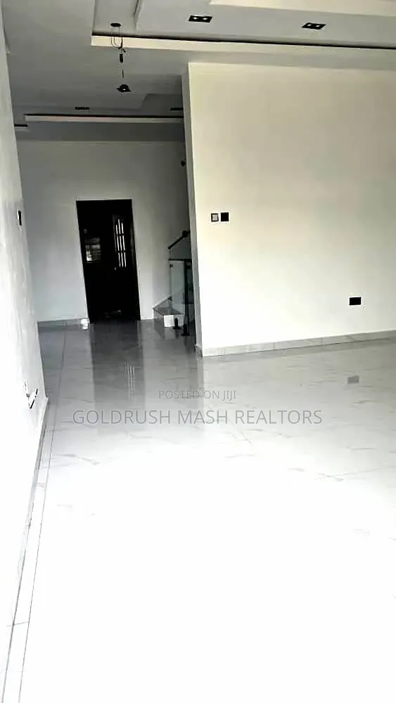 4bdrm Townhouse/Terrace in Adeniyi Jones for sale