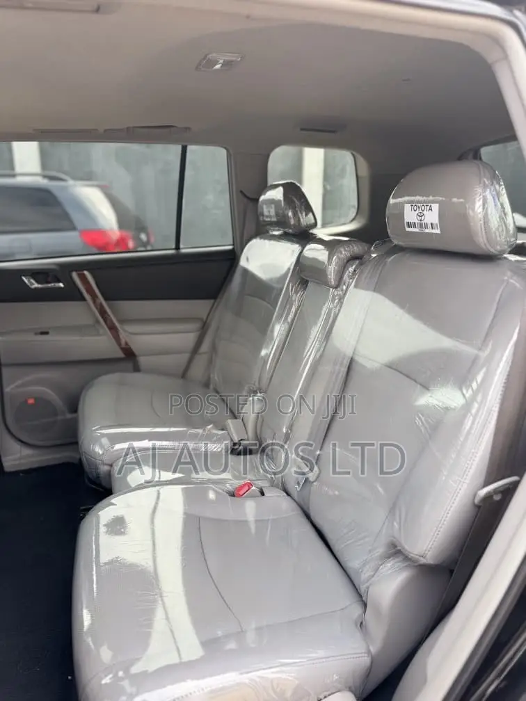 Toyota Highlander Limited 3.5l 4WD 2013 Black