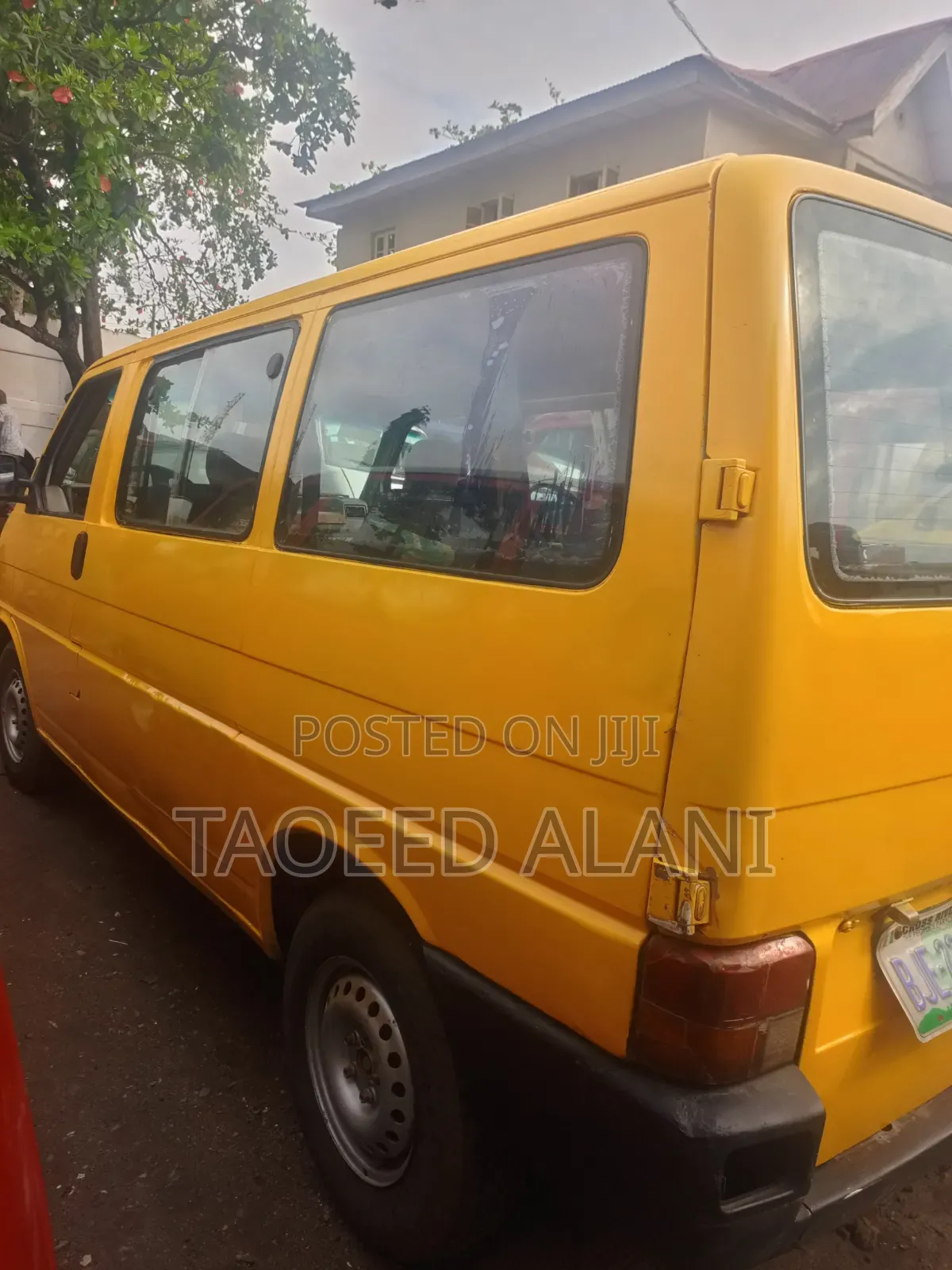 Volkswagen Transporter 2001 Yellow