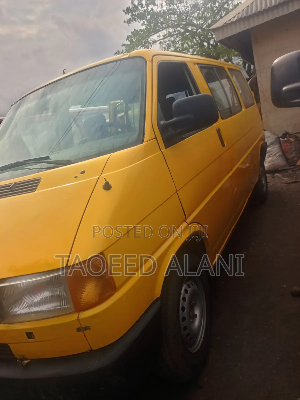 Volkswagen Transporter 2001 Yellow