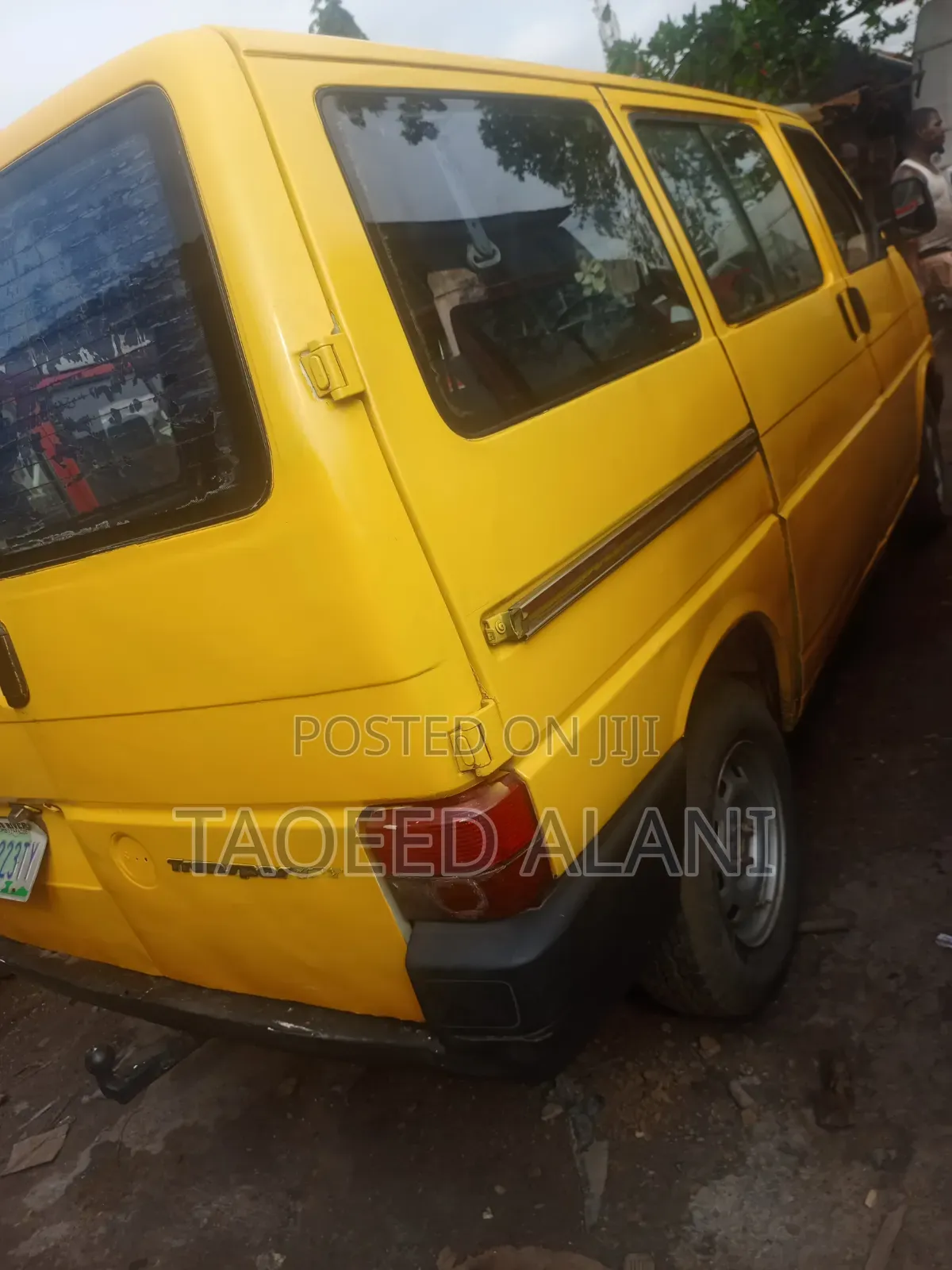 Volkswagen Transporter 2001 Yellow