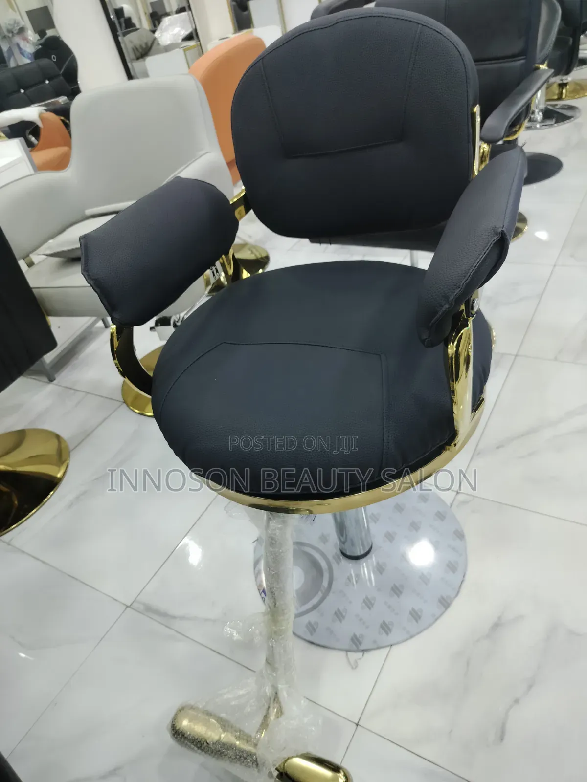 Styling Chair Gold