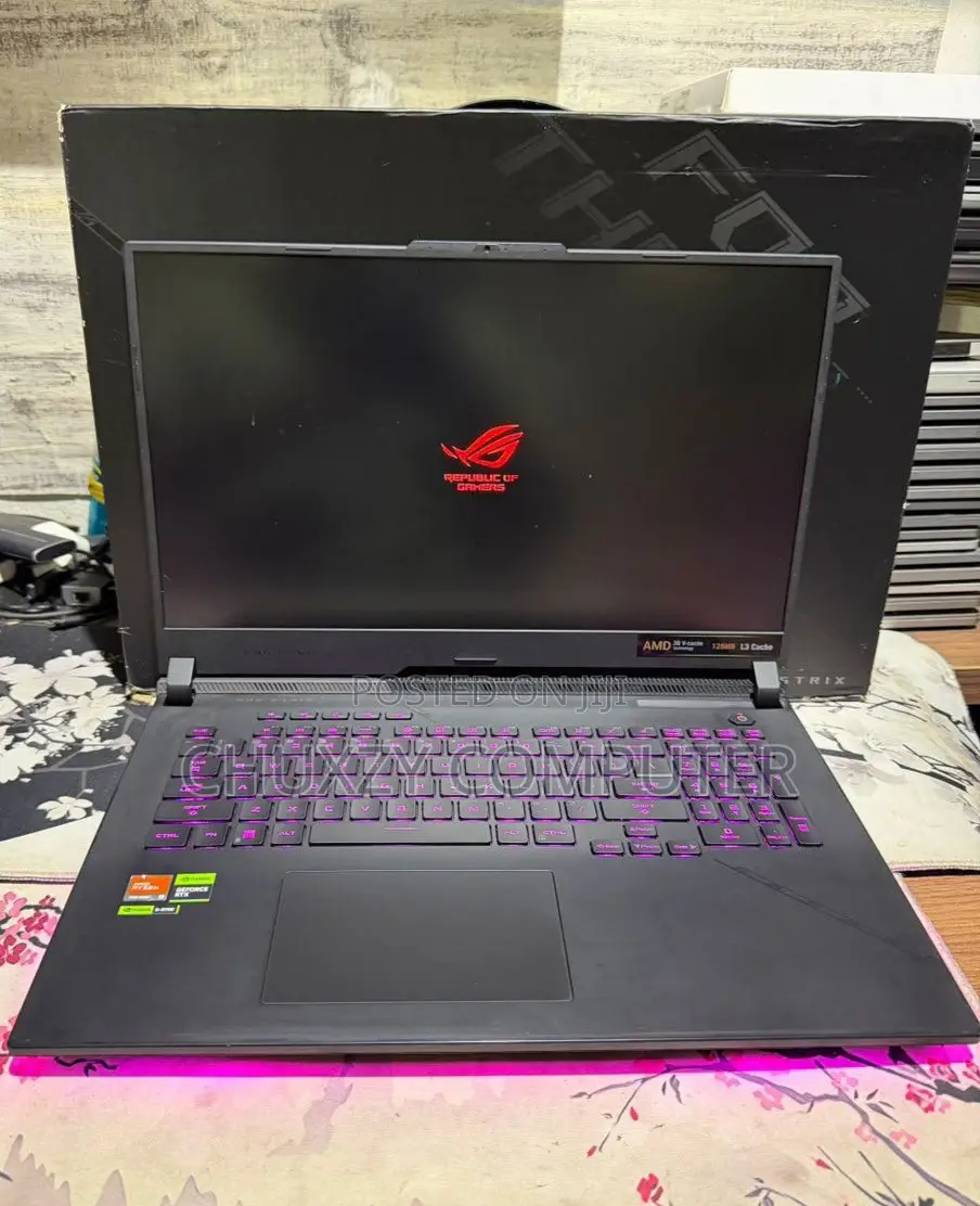 New Laptop Asus ROG Strix SCAR 17 32GB AMD Ryzen 9 SSD 2T
