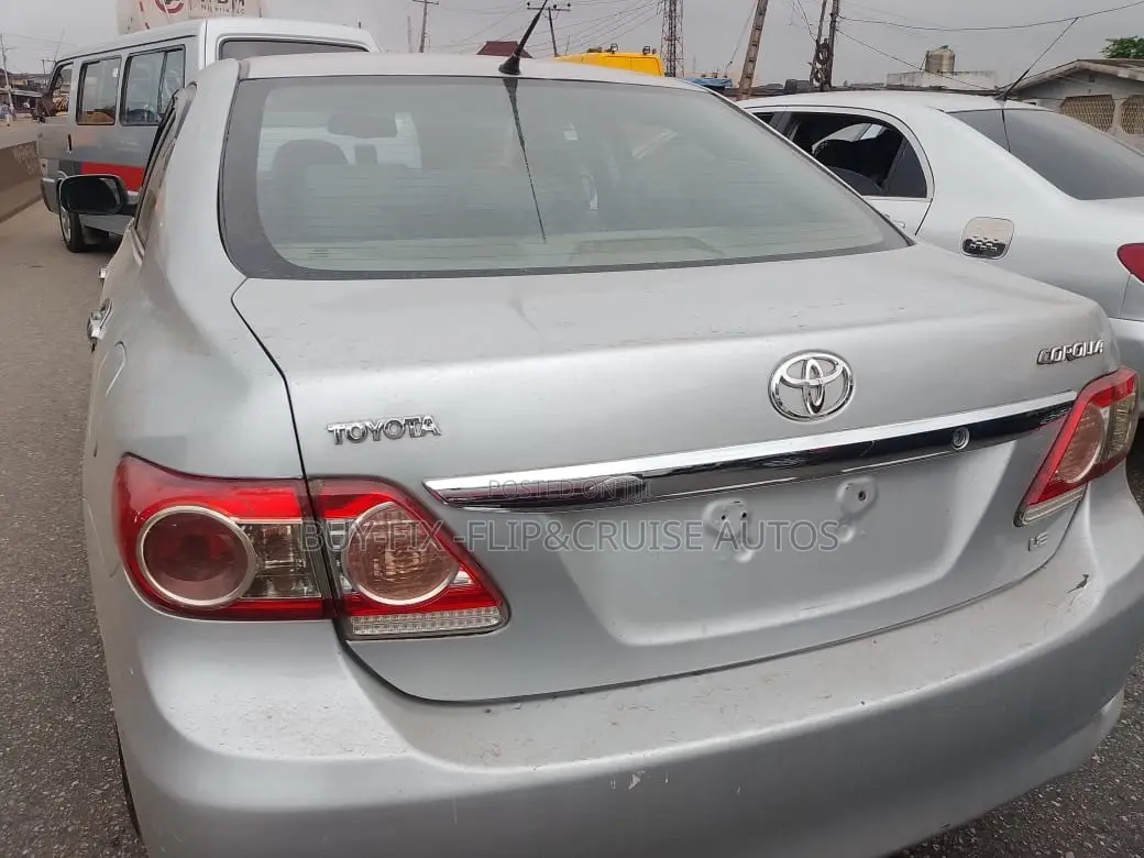 Toyota Corolla LE 4dr Sedan (1.8L 4cyl 4A) 2012 Silver