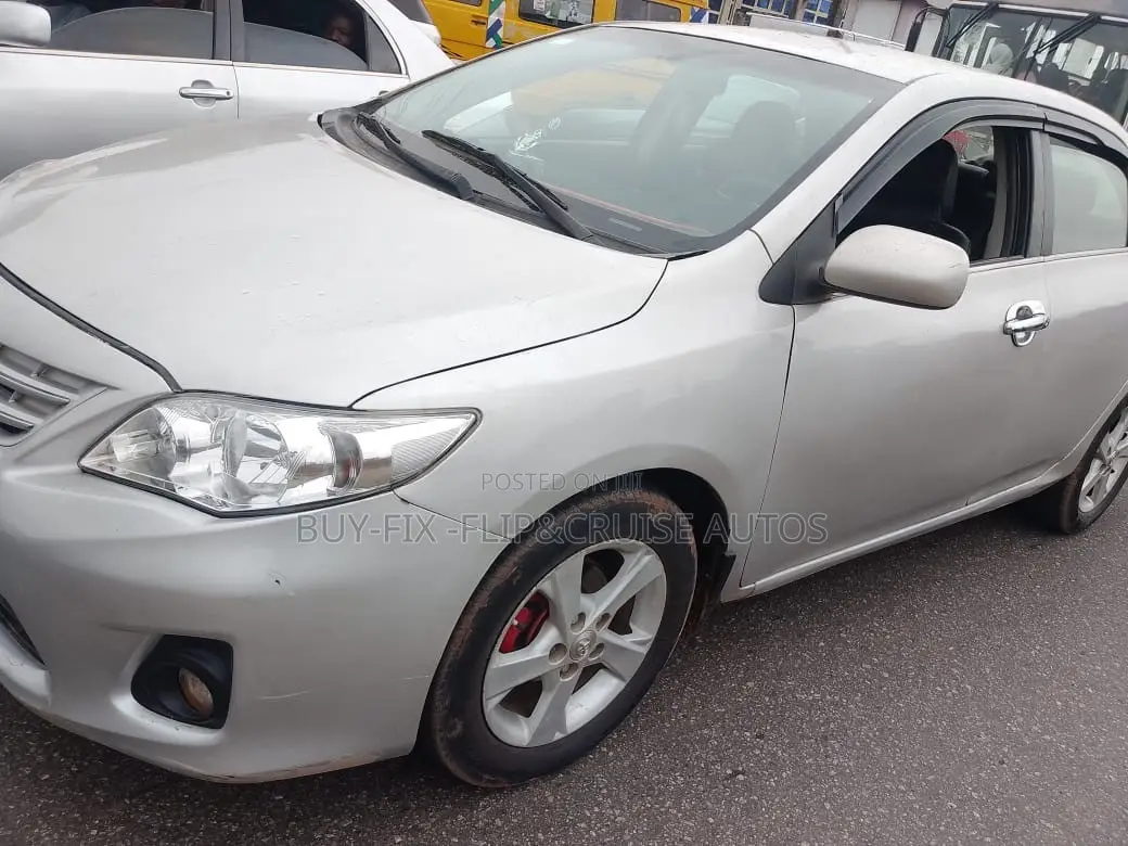 Toyota Corolla LE 4dr Sedan (1.8L 4cyl 4A) 2012 Silver