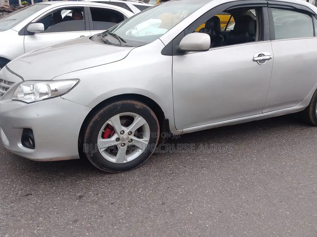 Toyota Corolla LE 4dr Sedan (1.8L 4cyl 4A) 2012 Silver