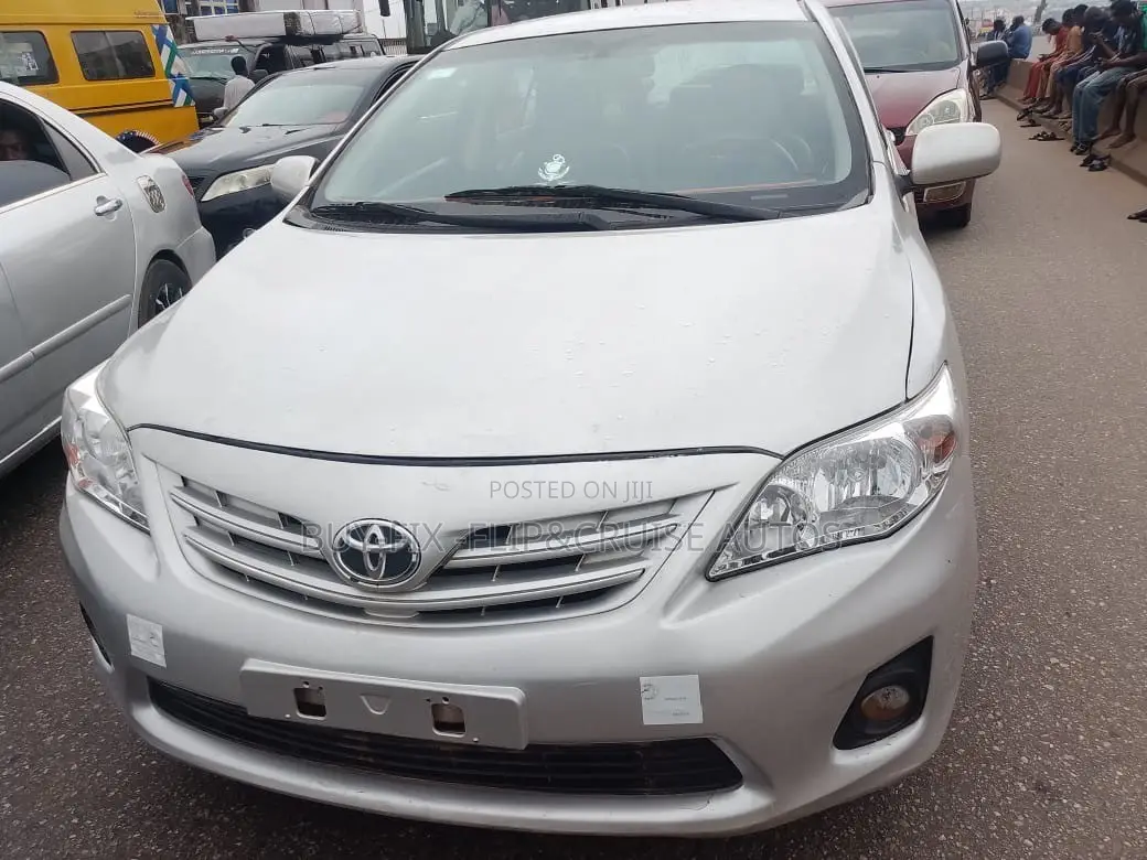 Toyota Corolla LE 4dr Sedan (1.8L 4cyl 4A) 2012 Silver