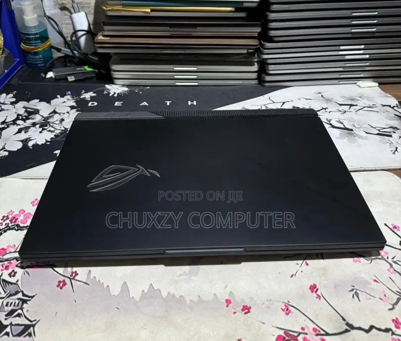 Laptop Asus ROG Strix SCAR 17 32GB AMD Ryzen 9 SSD 1T