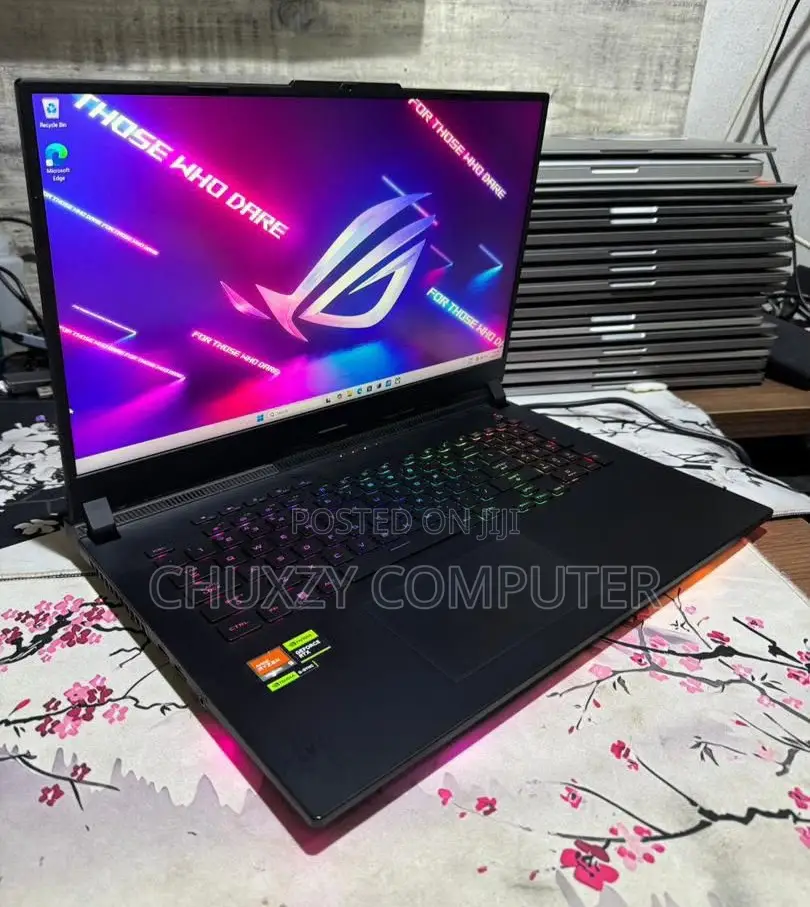 Laptop Asus ROG Strix SCAR 17 32GB AMD Ryzen 9 SSD 1T