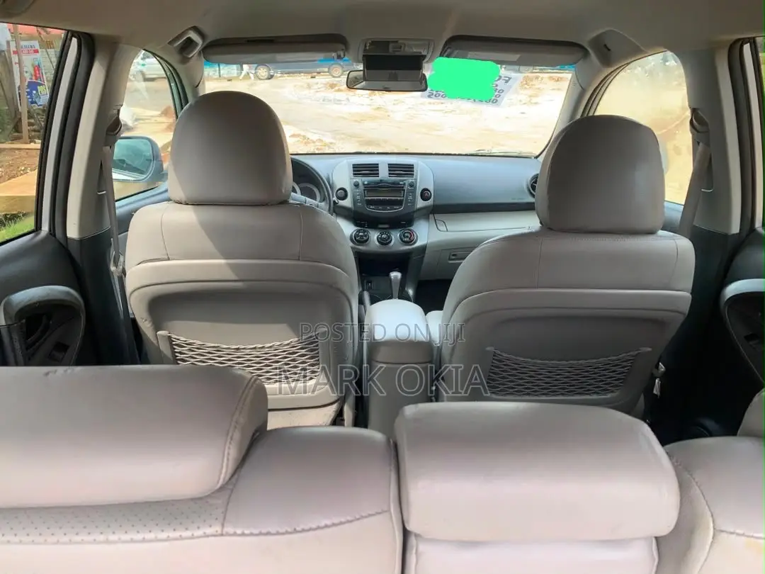 Toyota RAV4 2010 Silver