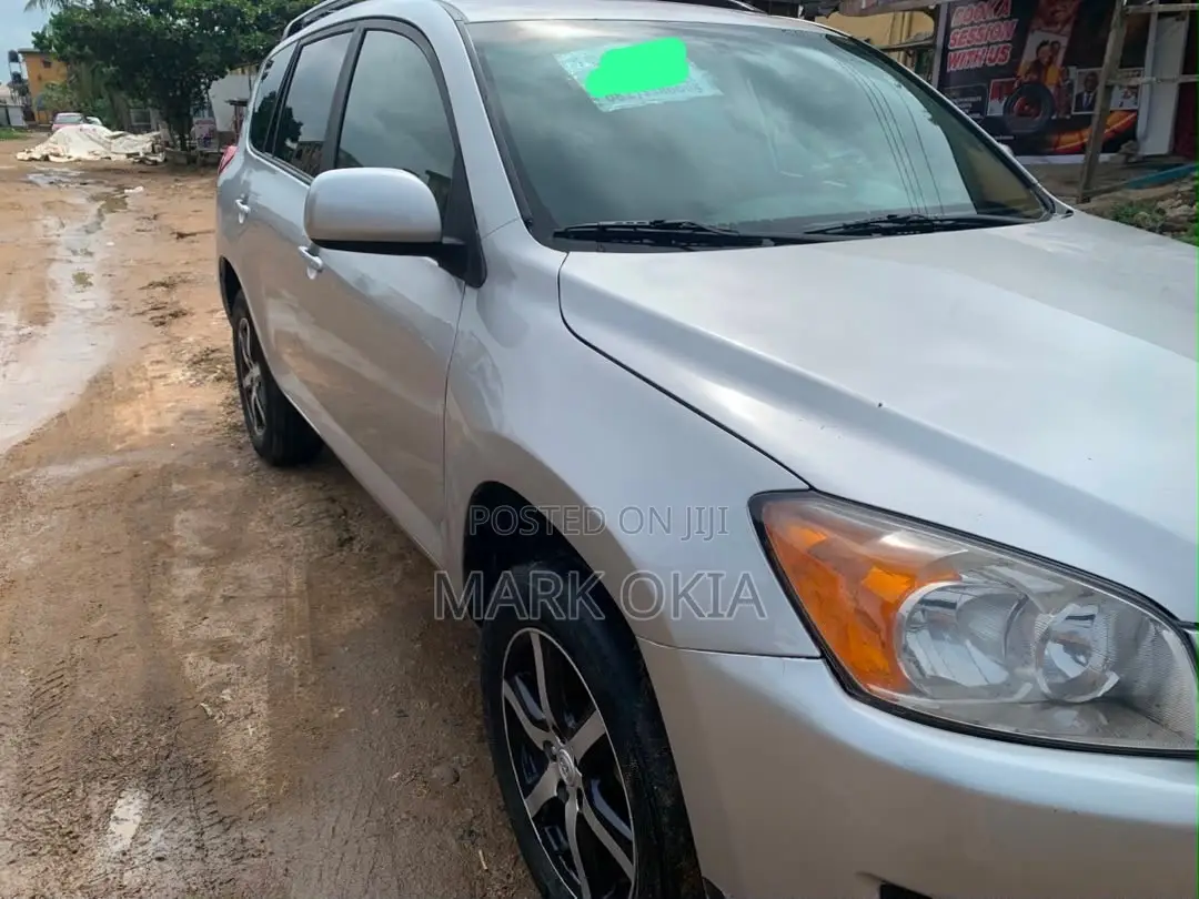 Toyota RAV4 2010 Silver