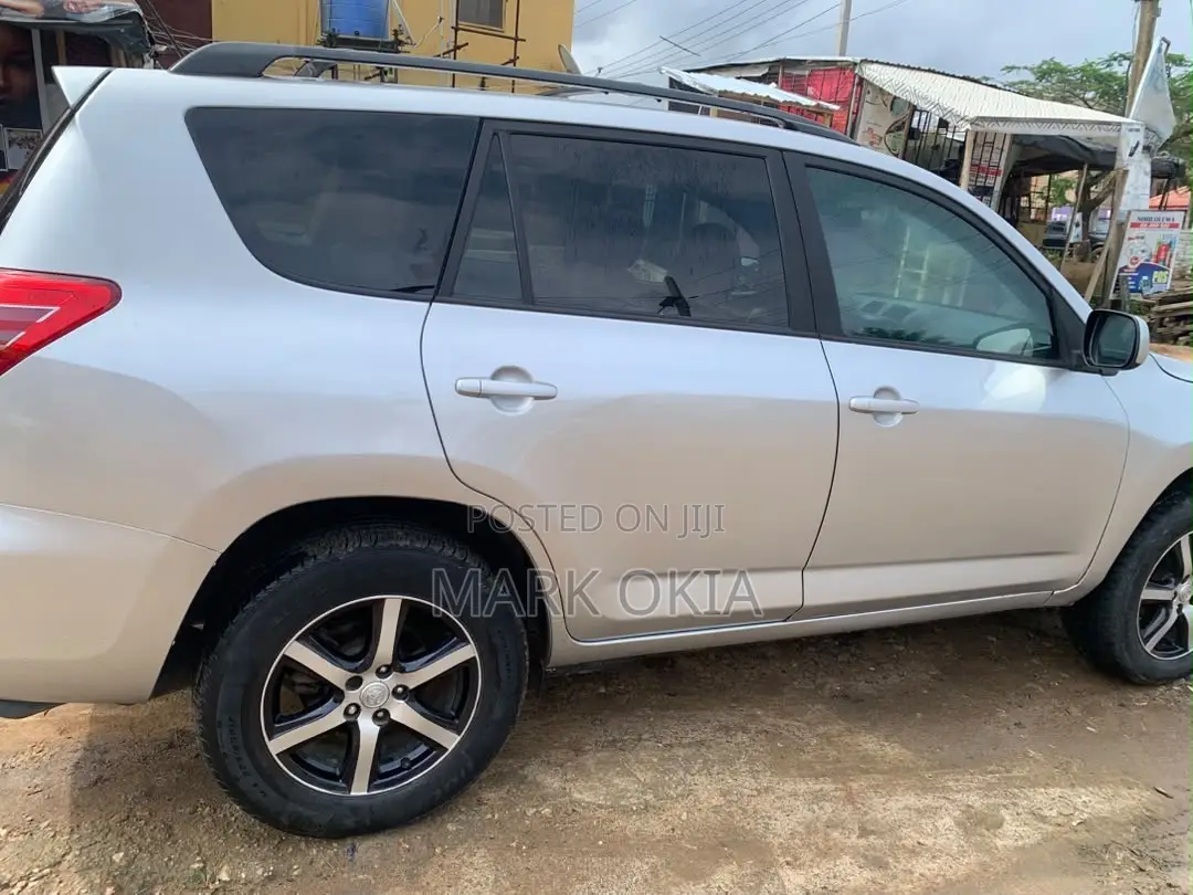 Toyota RAV4 2010 Silver