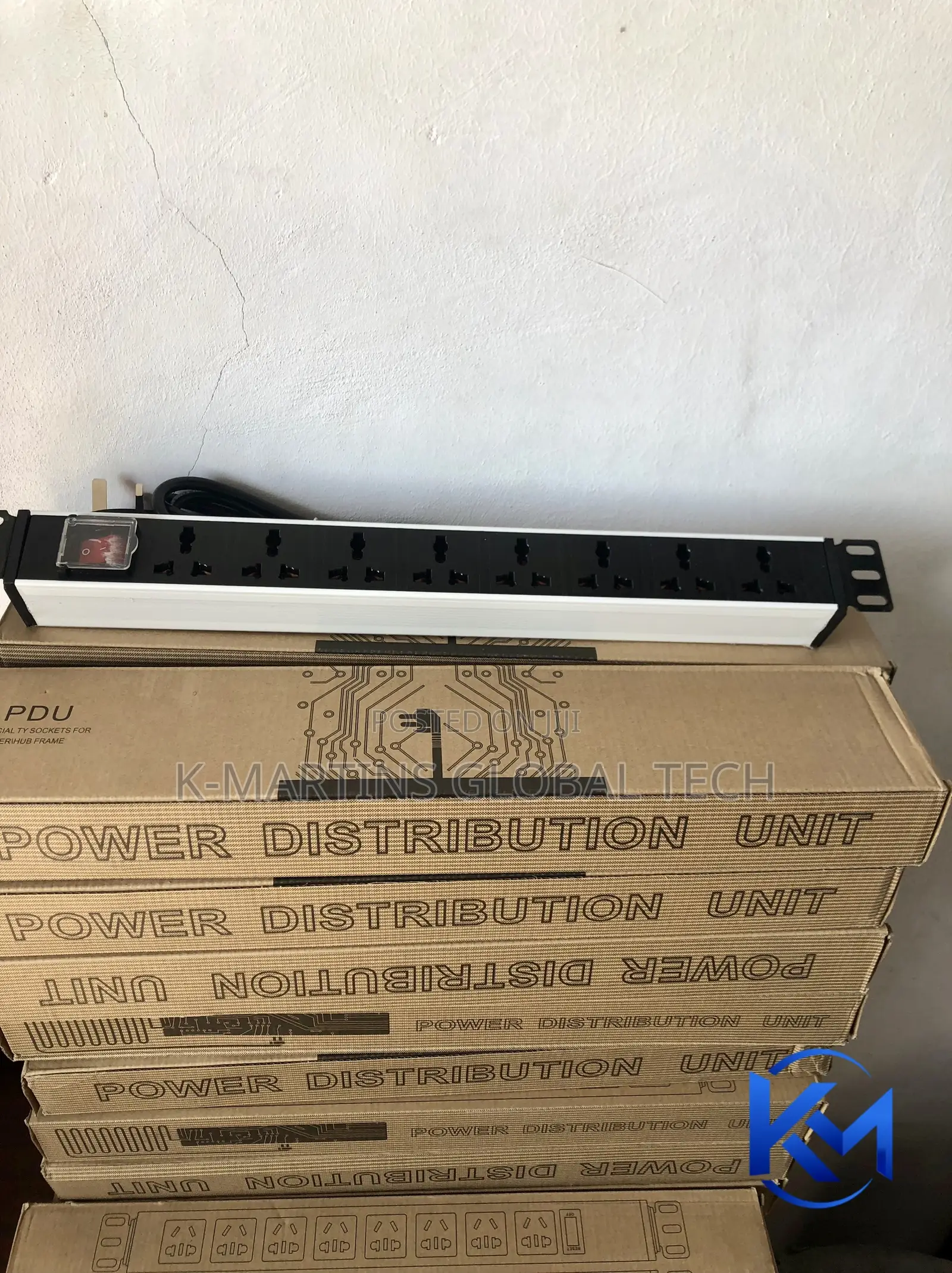 6 Way/8 Way PDU Power Distribution Unit 19 Inch Rack Mount.