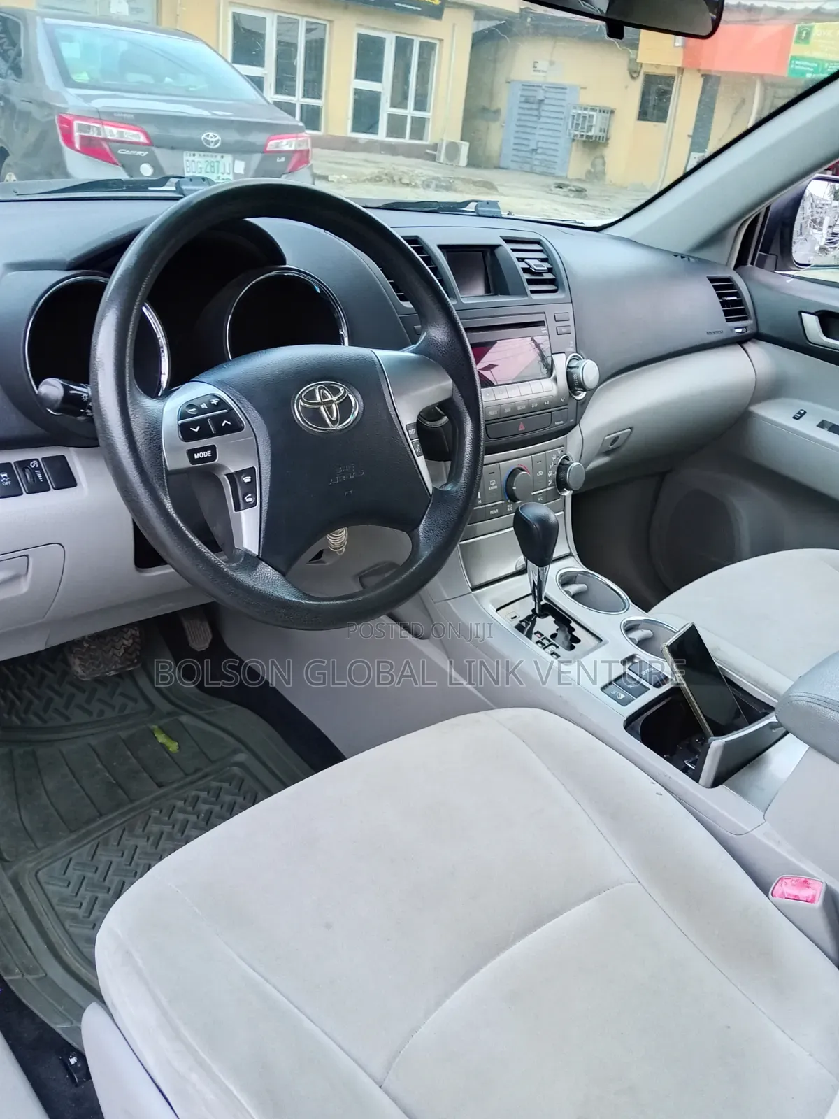 Toyota Highlander SE 2012 Silver