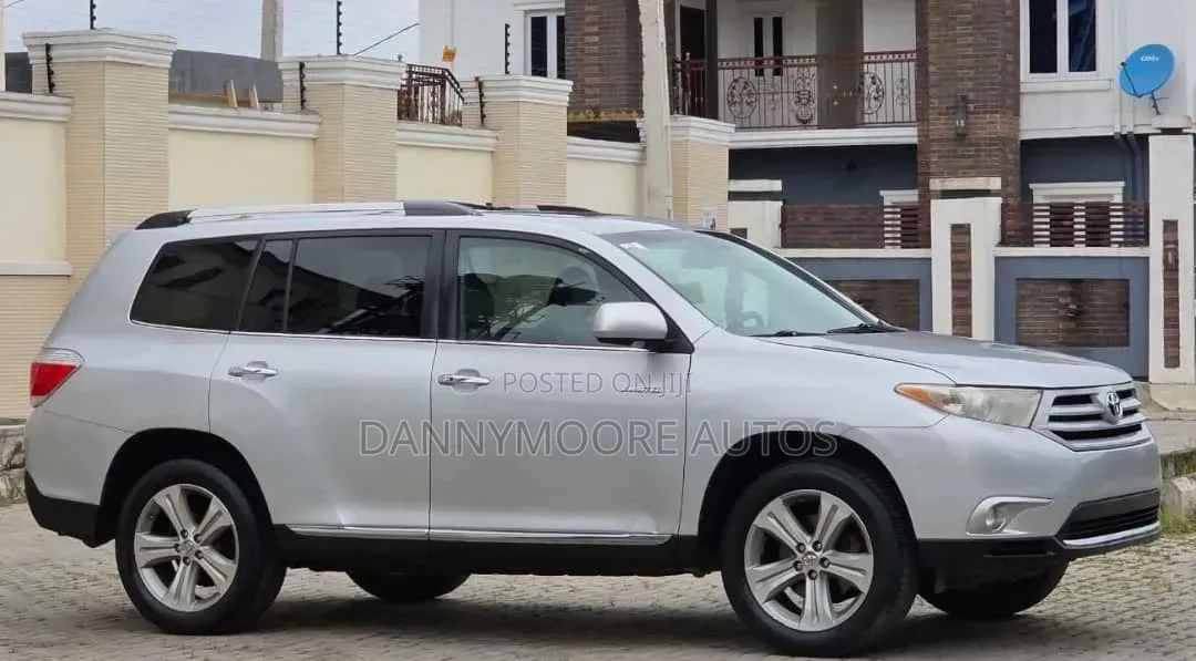 Toyota Highlander Limited 3.5l 4WD 2013 Silver