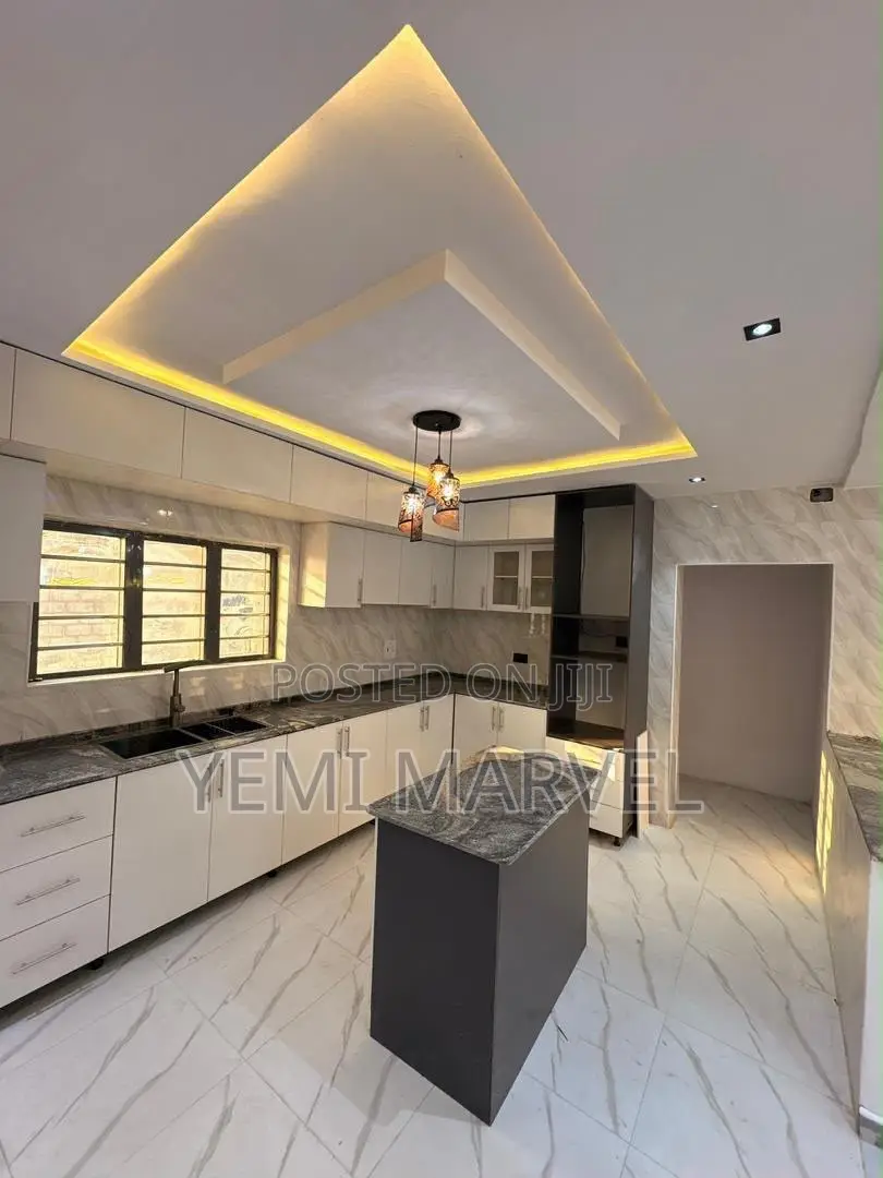 4bdrm Duplex in Palm Garden Estate, for sale