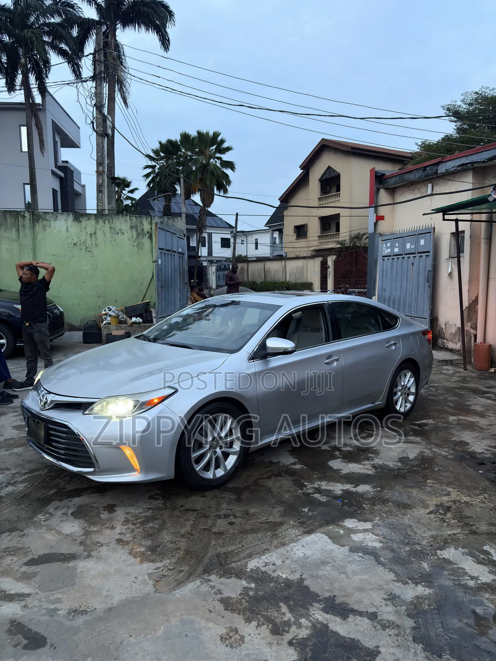 Toyota Avalon Limited 4dr Sedan (3.5L 6cyl 6A) 2014 Silver