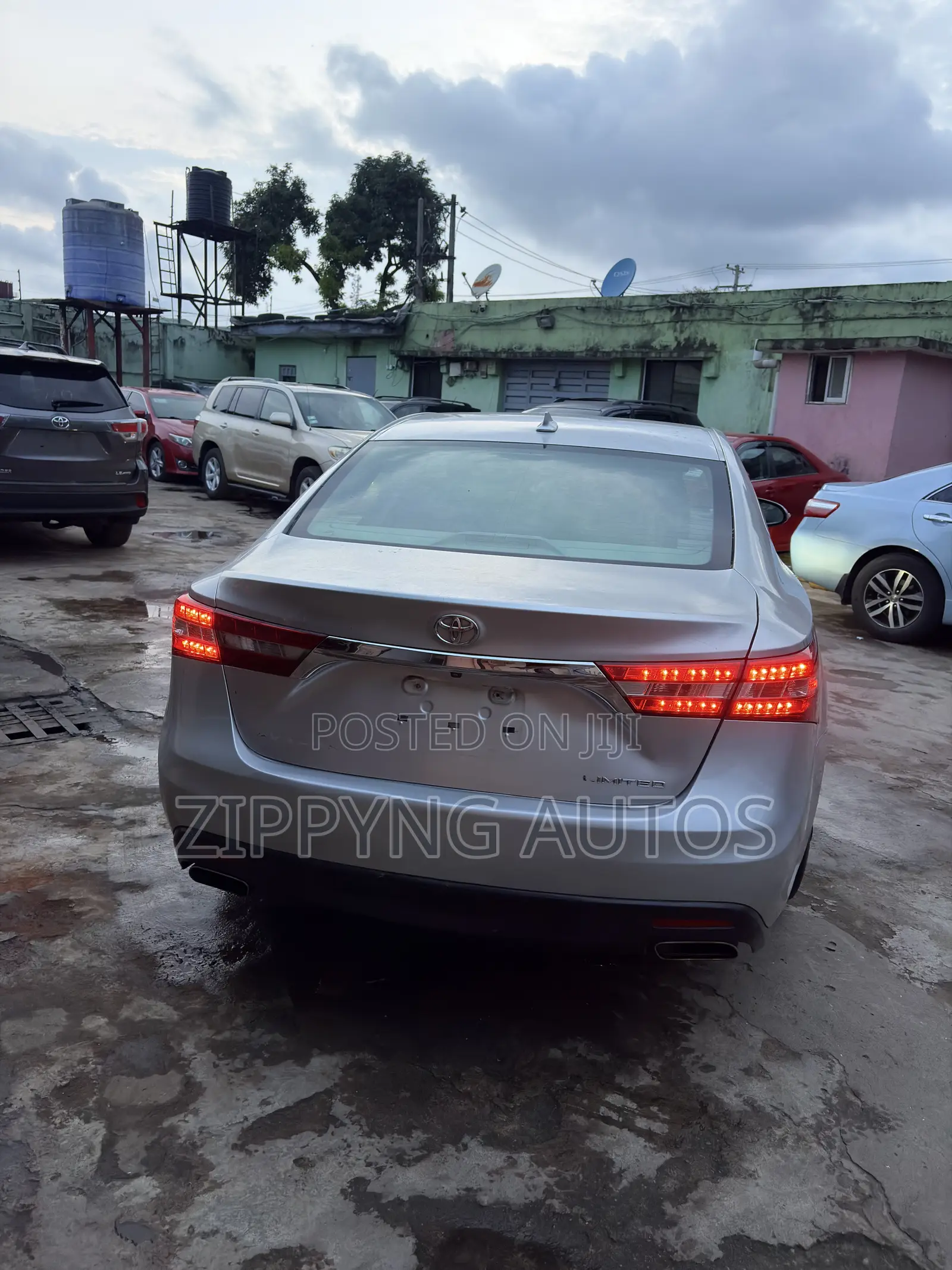 Toyota Avalon Limited 4dr Sedan (3.5L 6cyl 6A) 2014 Silver