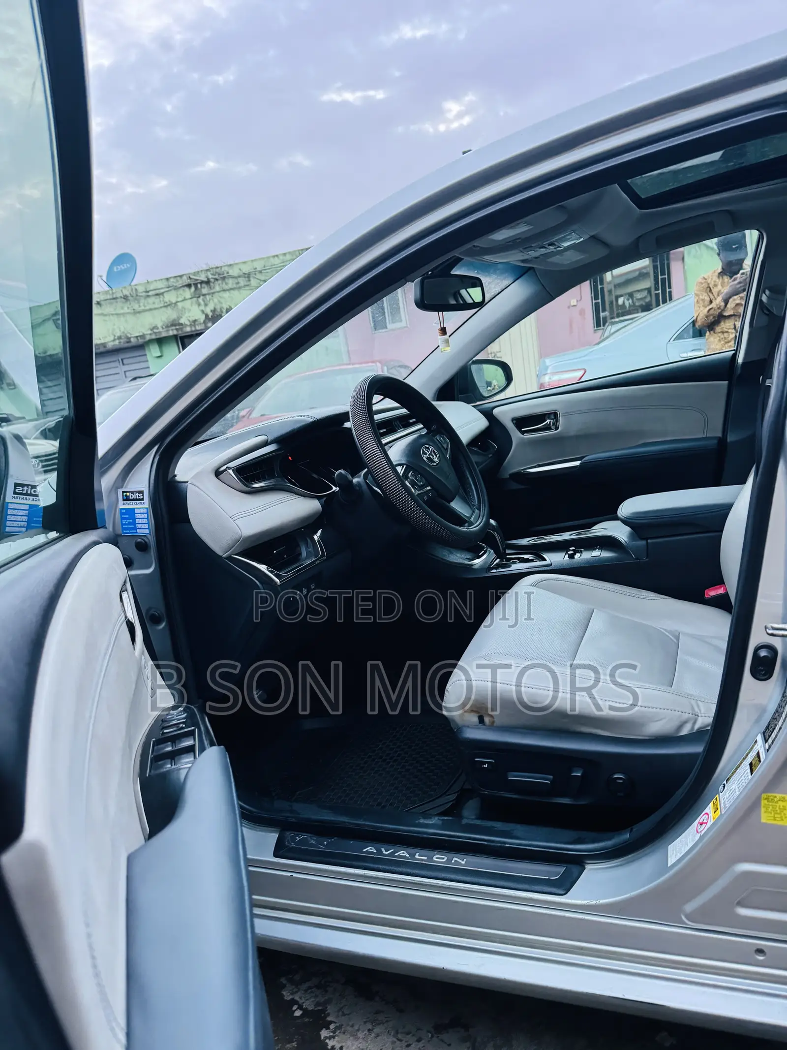 Toyota Avalon Limited 4dr Sedan (3.5L 6cyl 6A) 2014 Silver