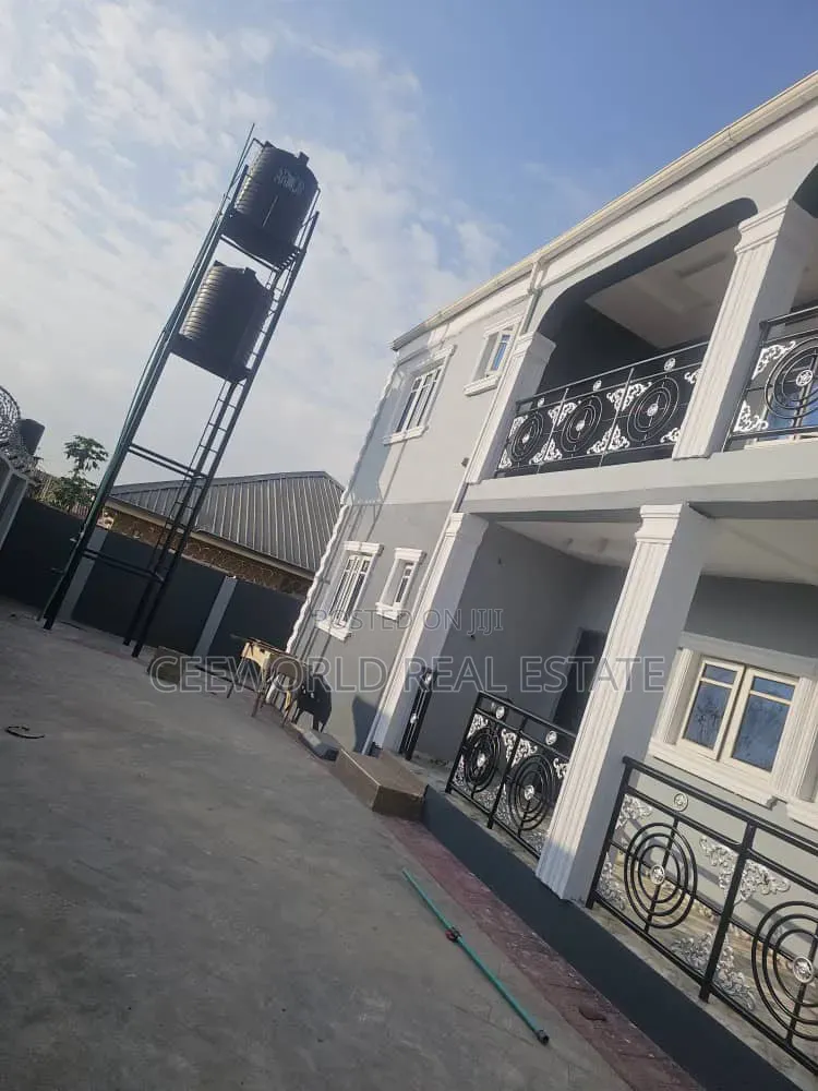 3bdrm Apartment in Premier Estate Akuru, Akala Express for rent
