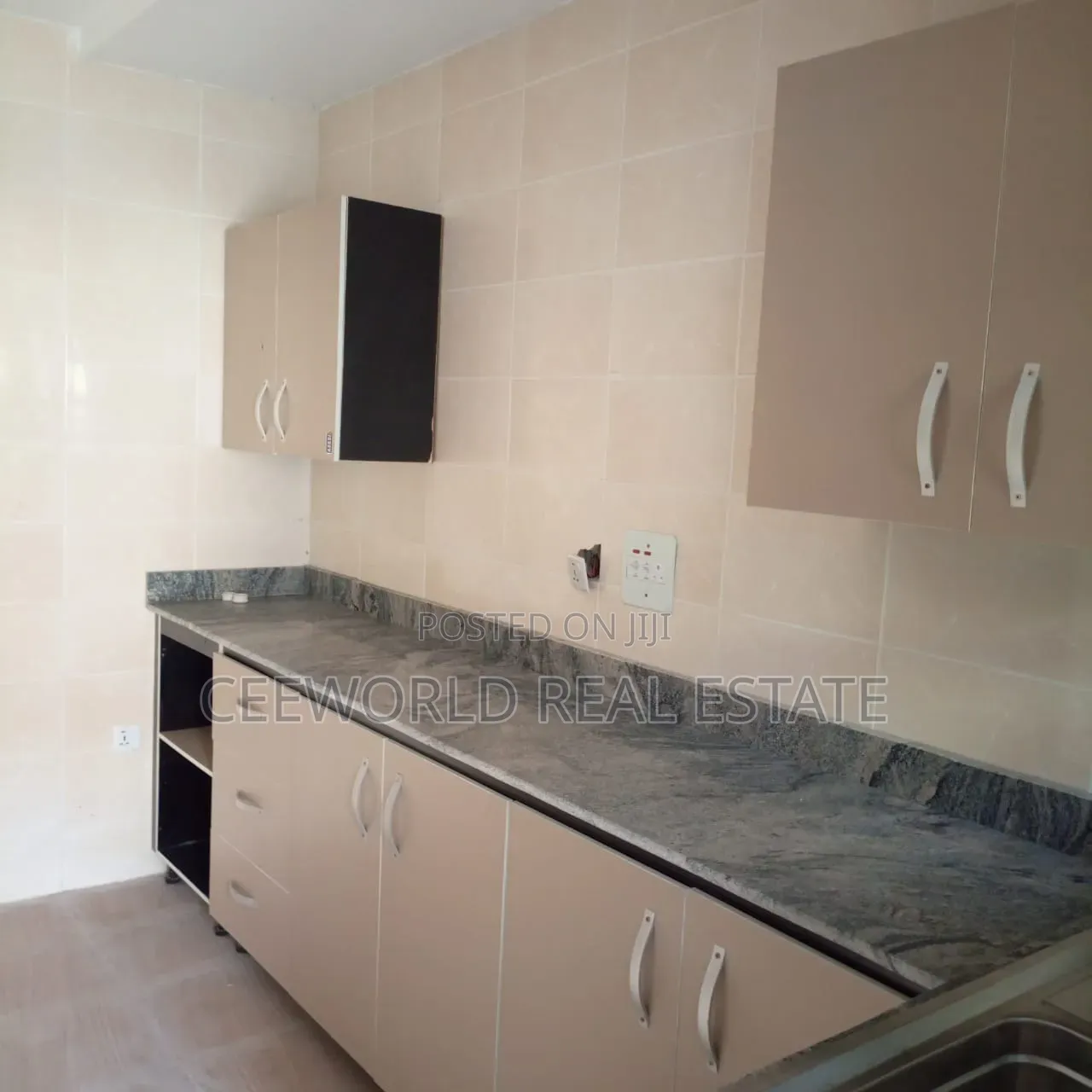 3bdrm Apartment in Premier Estate Akuru, Akala Express for rent