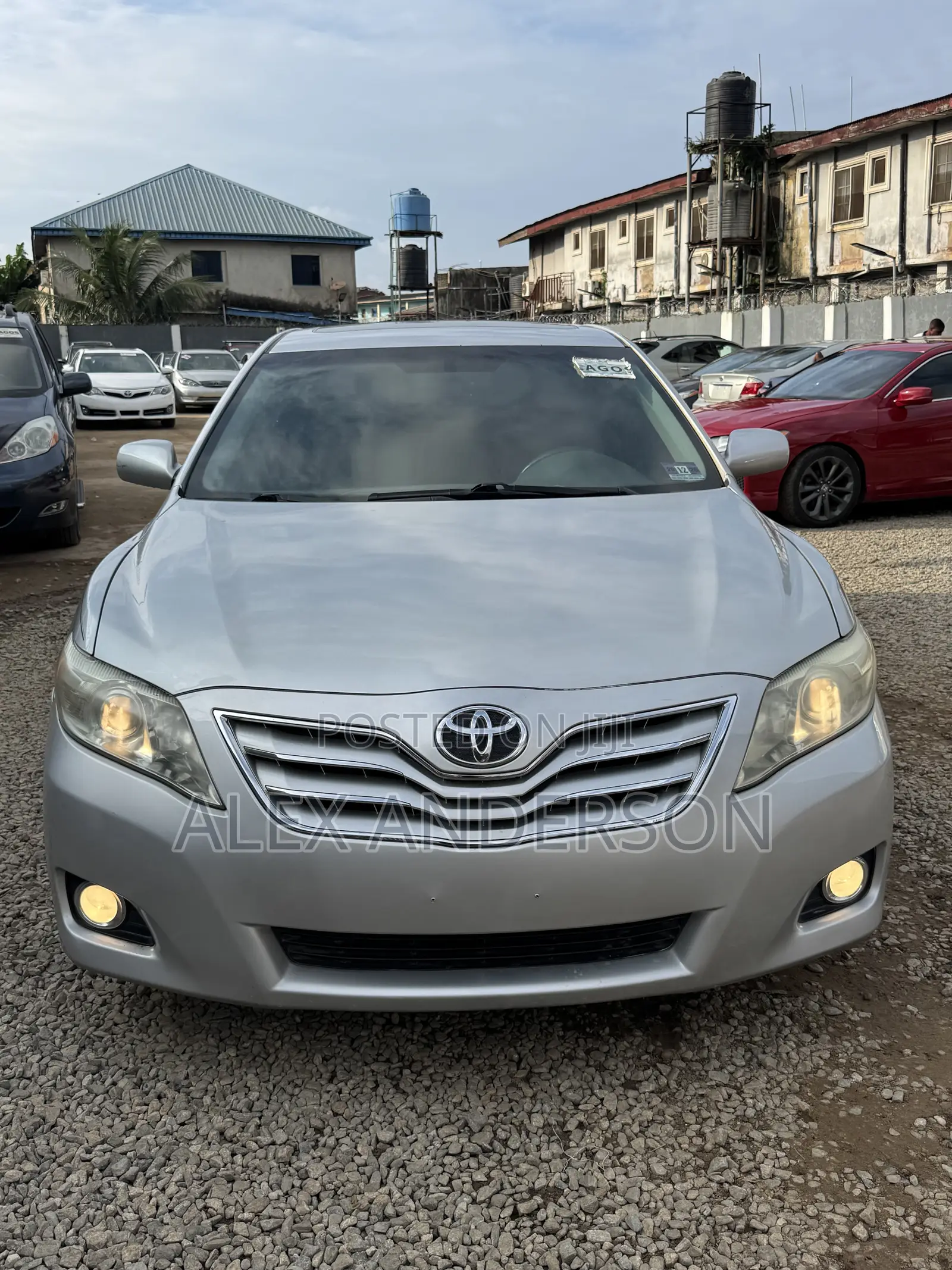Toyota Camry XLE 4dr Sedan (2.5L 4cyl 6AM) 2010 Silver
