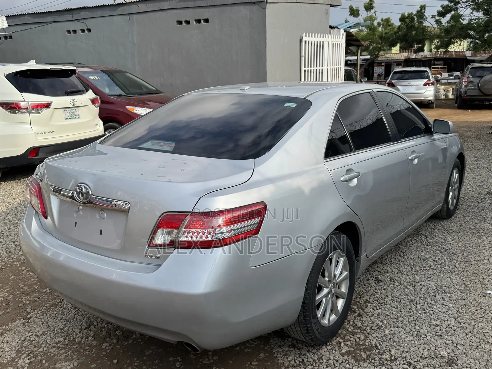 Toyota Camry XLE 4dr Sedan (2.5L 4cyl 6AM) 2010 Silver