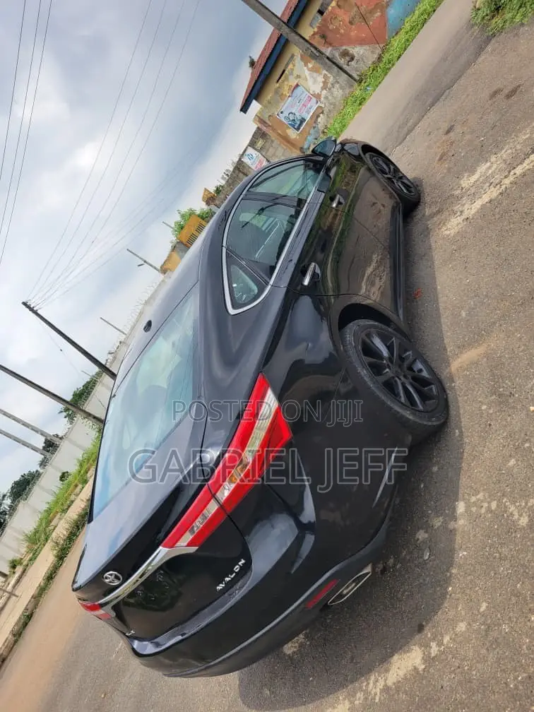 Toyota Avalon XLE 4dr Sedan (3.5L 6cyl 6A) 2014