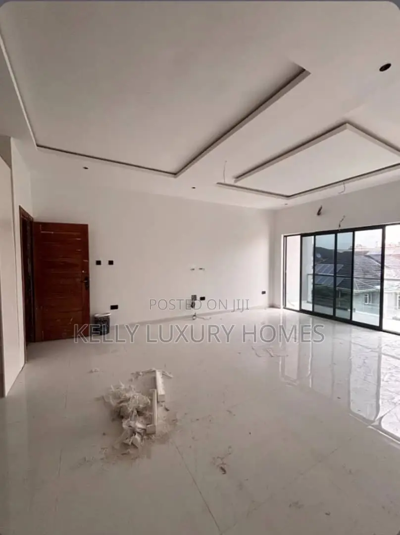 2bdrm Apartment in Lekki Phase 1 for rent