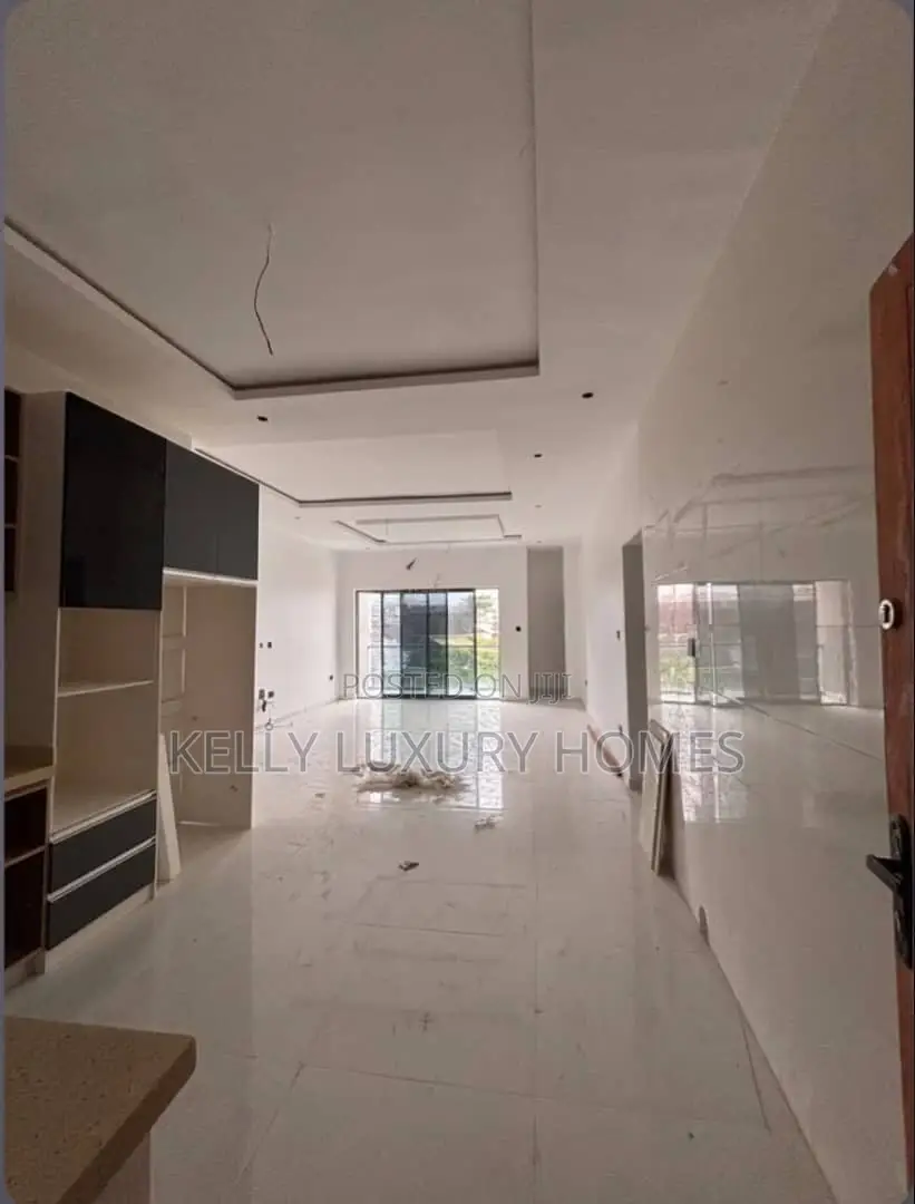 2bdrm Apartment in Lekki Phase 1 for rent