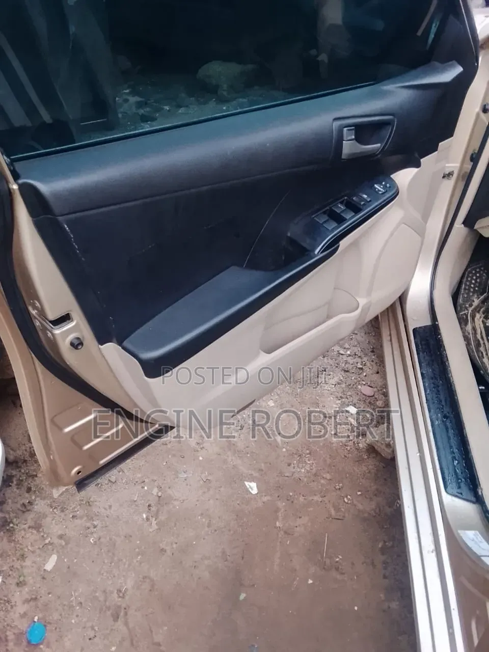 Toyota Camry LE 4dr Sedan (2.5L 4cyl 6A) 2012 Gold