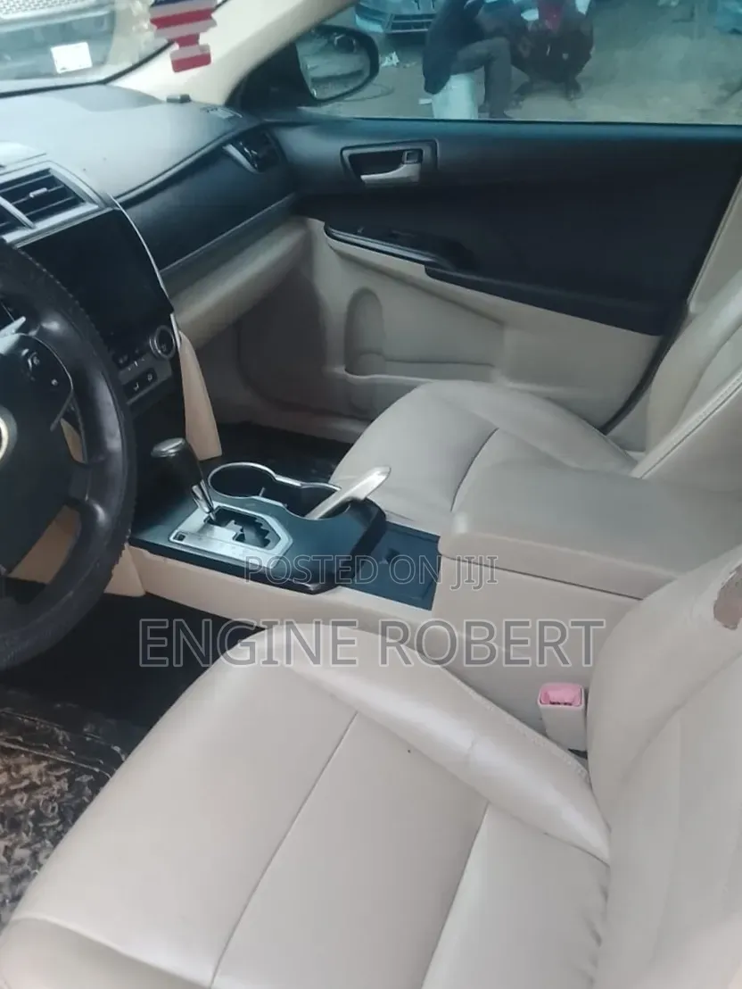 Toyota Camry LE 4dr Sedan (2.5L 4cyl 6A) 2012 Gold
