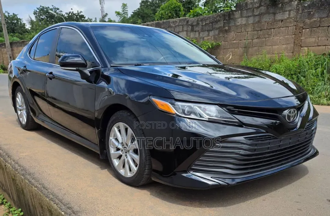 Toyota Camry LE FWD (2.5L 4cyl 8AM) 2018 Black