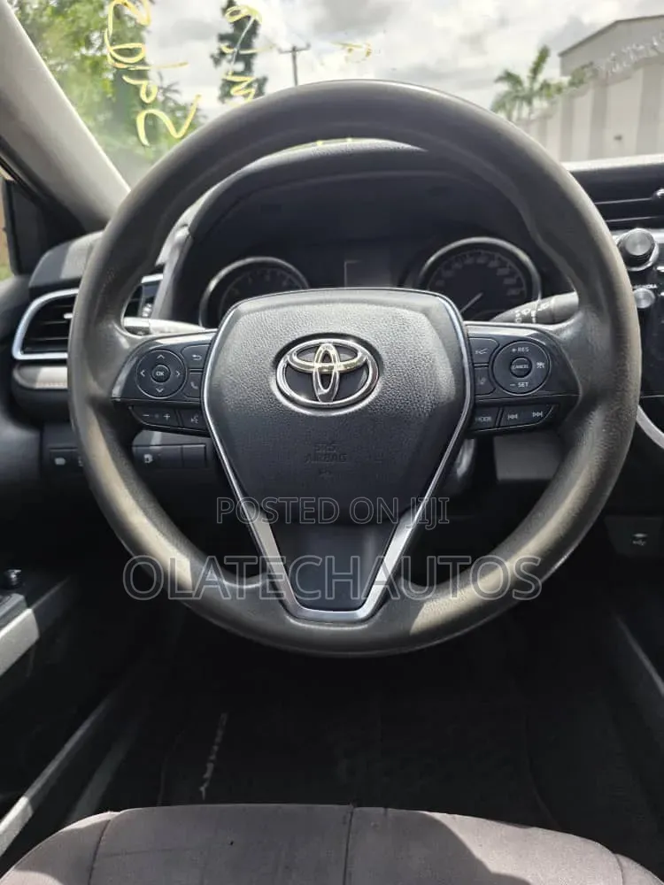 Toyota Camry LE FWD (2.5L 4cyl 8AM) 2018 Black