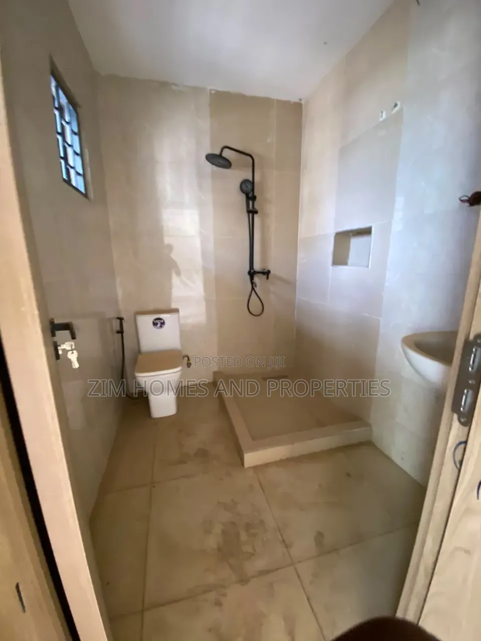 4bdrm Duplex in Zim Homes And, Mabushi for rent