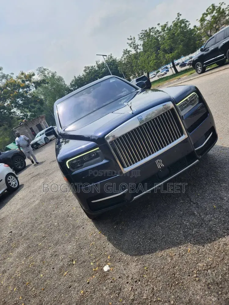 Rolls Royce Cullinan for Rent (Black)