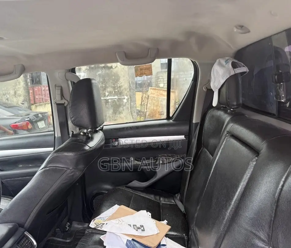 Toyota Hilux SR 4x4 2018 Black