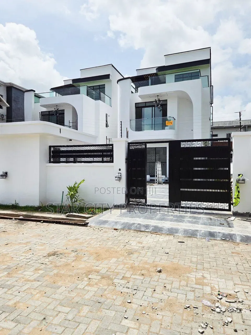 5bdrm Duplex in Ikate for sale